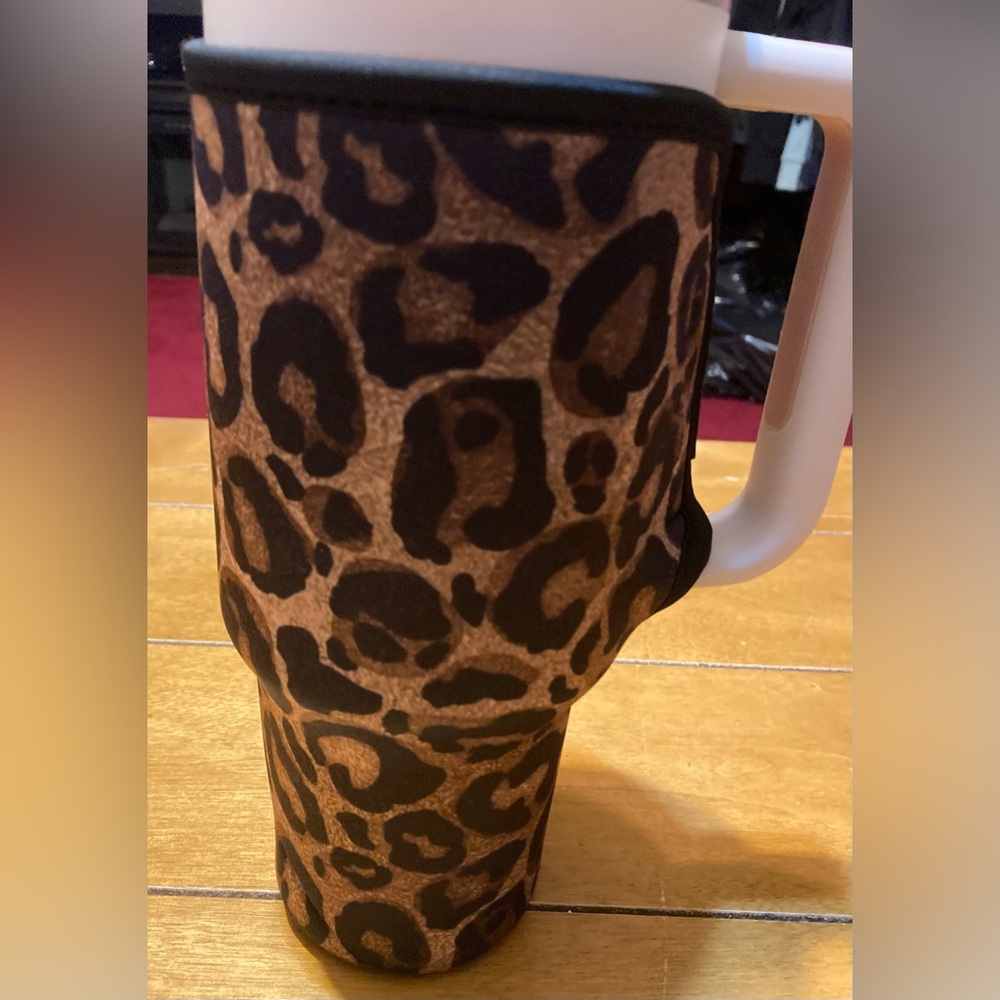 NWT Leopard Insulated Tumbler 40oz Cup Cover